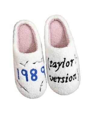 White '1989 Taylor's Version' Fuzzy Slip-On Slippers Size 40 - 41